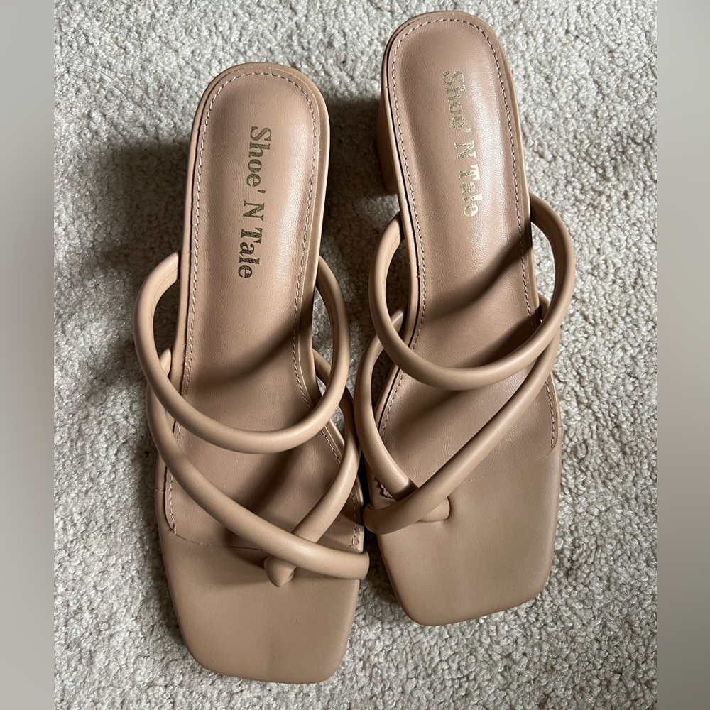 Brand new, never worn, women’s low chunky heel, tan